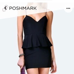 Jennifer hope size 2 wear but is in good condition